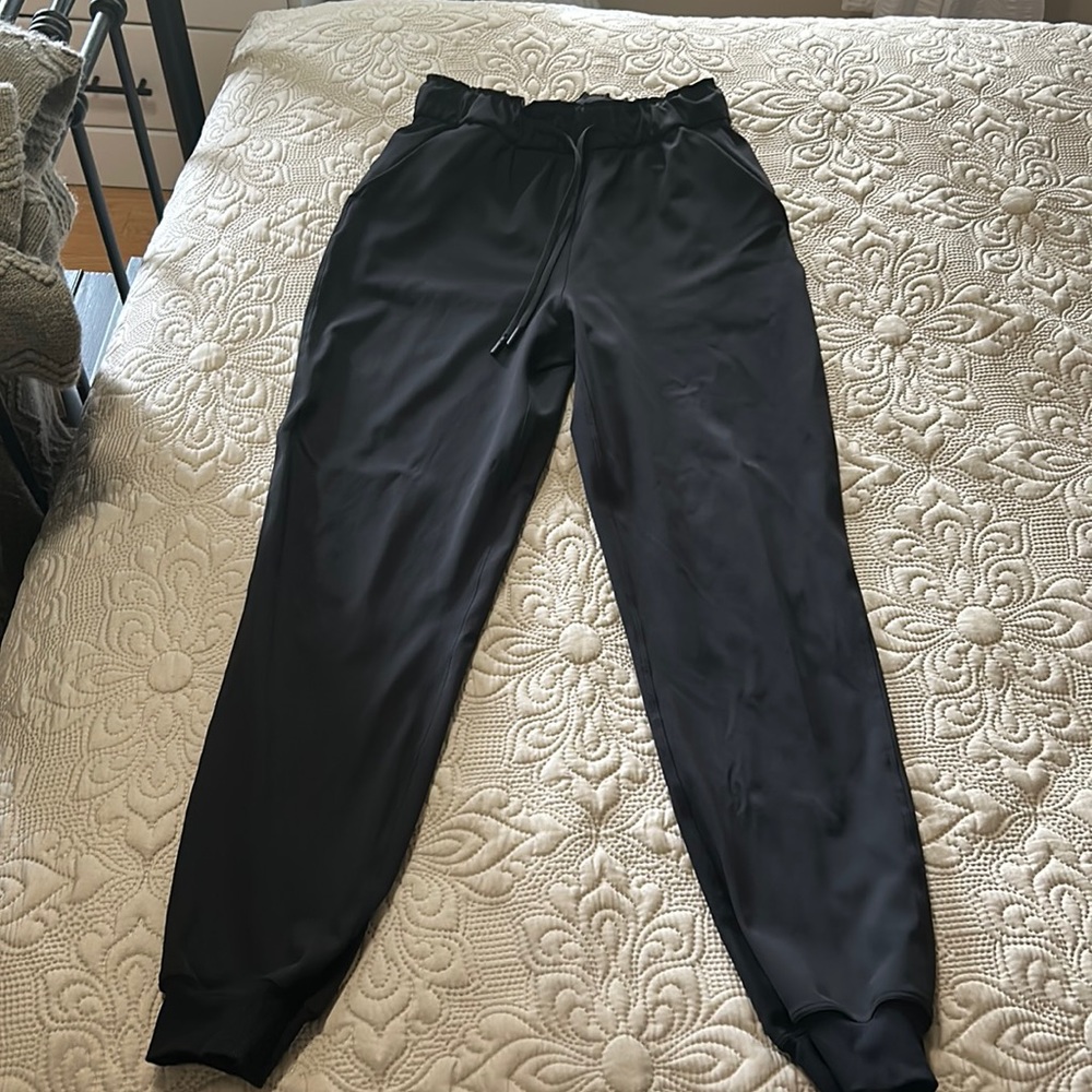 Women’s lululemon high rise joggers